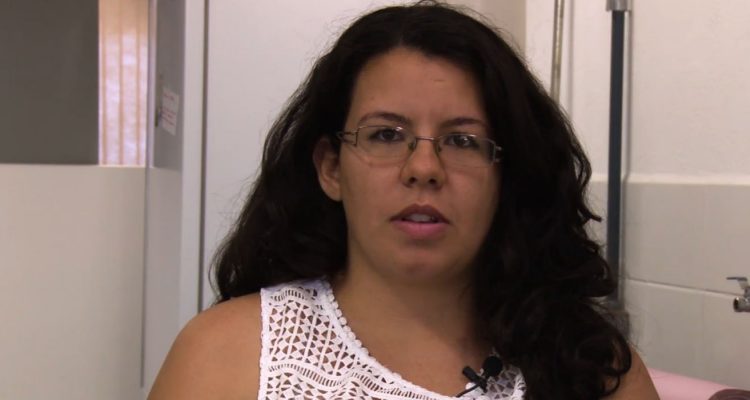 Evelyn Maria Guilherme, aluna do PPGFt - UFSCar, fde sua pesquisa sobre a influência das emoções no comportamento locomotor e na aprendizagem.